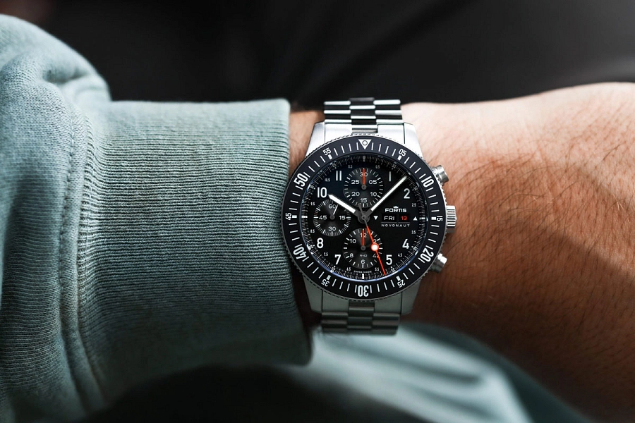 Fortis Novonaut N-42 Legacy Edition on Block Bracelet F2040008