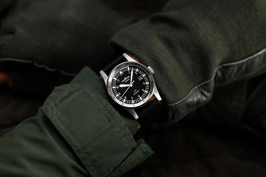 Fortis Flieger F-39 Black on Aviator Strap F4220016