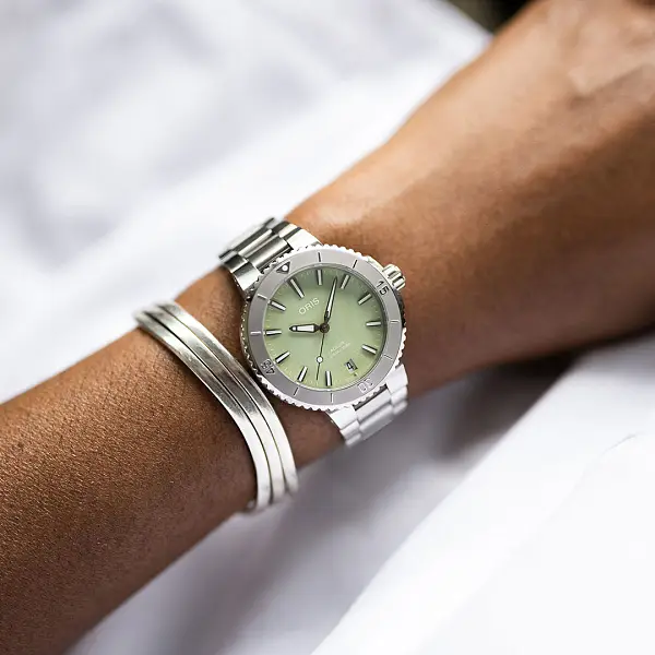 Oris Aquis Date 01 733 7770 4157-07 8 18 05P