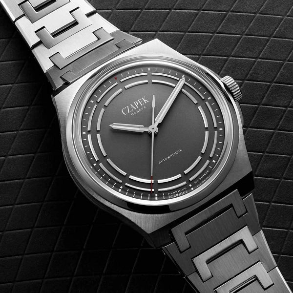 Czapek Antarctique Titanium Dark Sector
