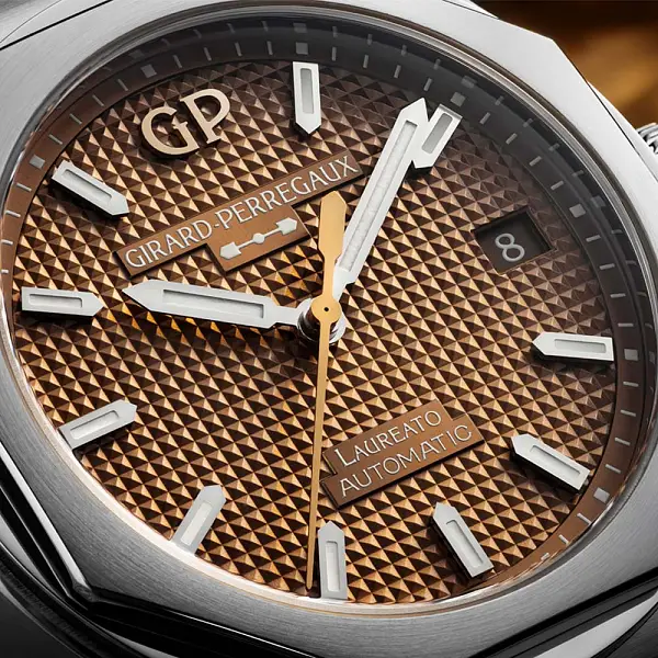 Girard-Perregaux Laureato 38 mm 81005-11-3154-1CM