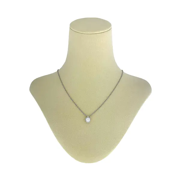 Náhrdelník z bílého zlata s diamantem v hladké obrubě