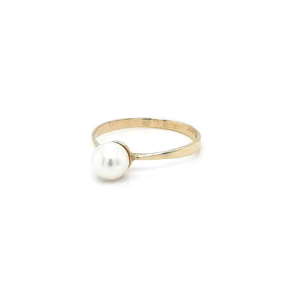 Gold Ring with White Pearl