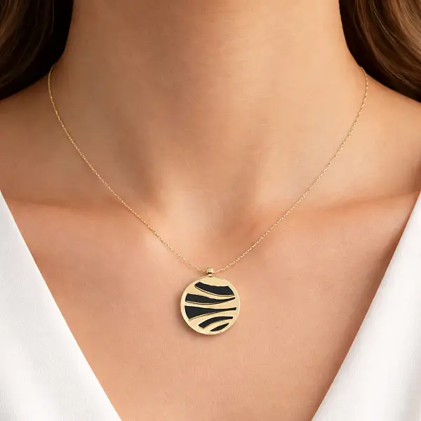 Exkluzivní zlatý náhrdelník s černým onyxem