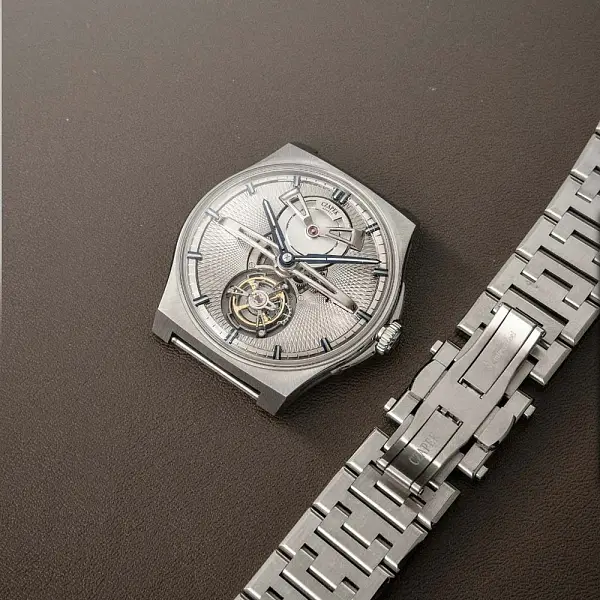 Czapek Antarctique Tourbillon Secret Alloy 1633-P/S