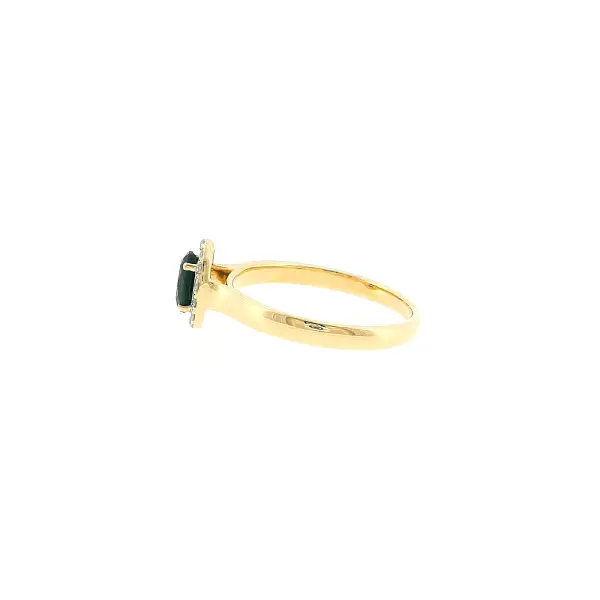 Gold ring with 0.50 ct sapphire in a diamond halo