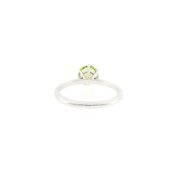 Prsten z 18kt bílého zlata s peridotem 1,40 ct