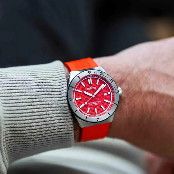 Fortis Marinemaster M-40 Amber Orange on Horizon Strap F8120024