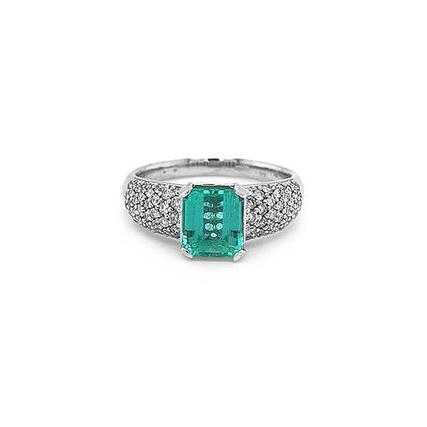 Gold Ring with Emerald and Diamonds