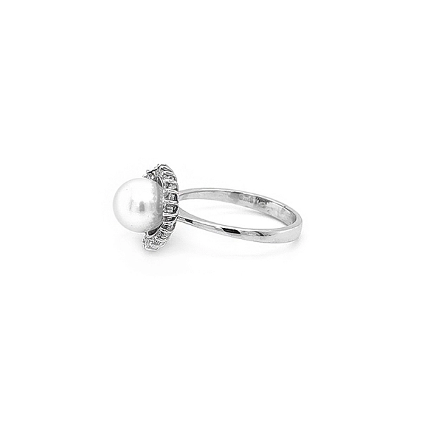 Gold Ring with Natural Pearl and Diamonds