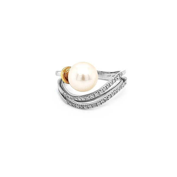 Gold Ring with Natural Pearl and Diamonds