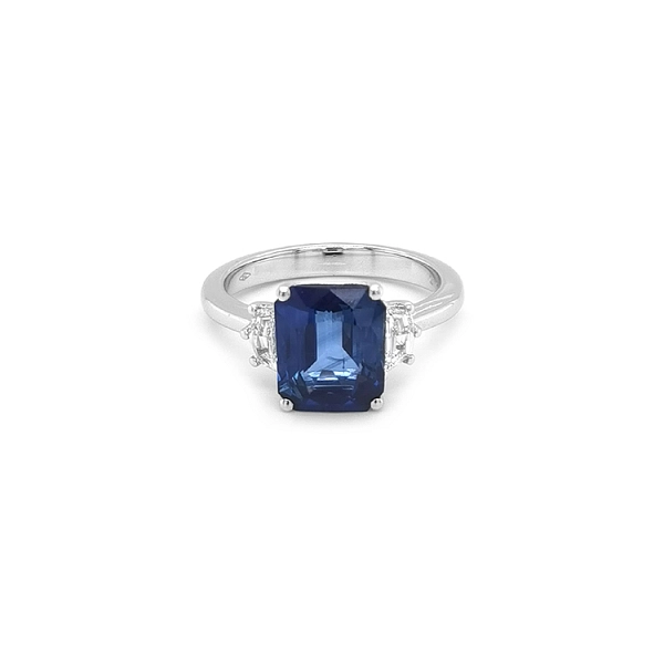 Gold Ring with Sapphire and Diamonds