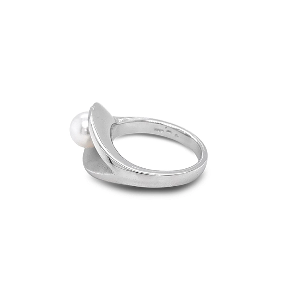 Gold Ring Natural Pearl and Diamonds