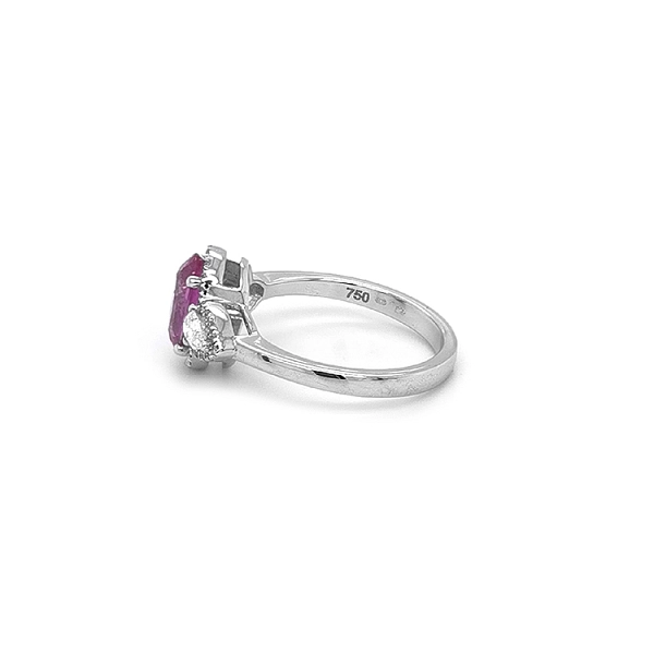 Gold Ring with Pink Sapphire and Diamonds