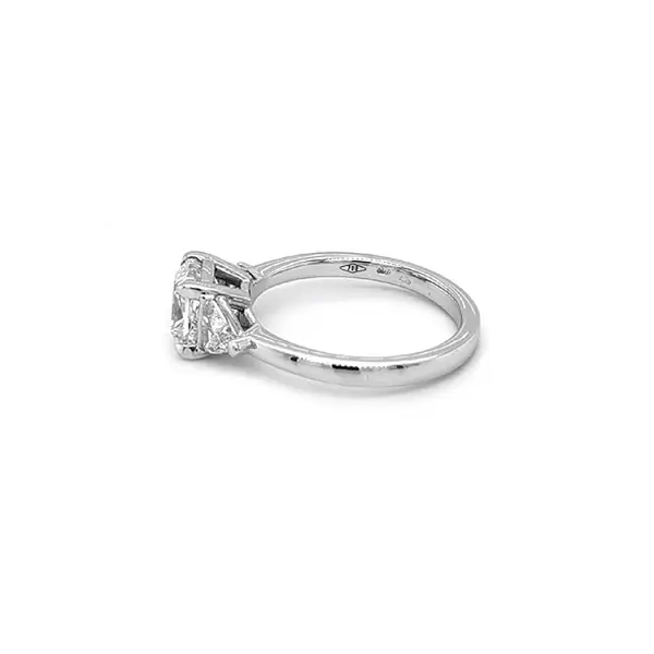 Zlatý Zásnubní Prsten s Diamanty