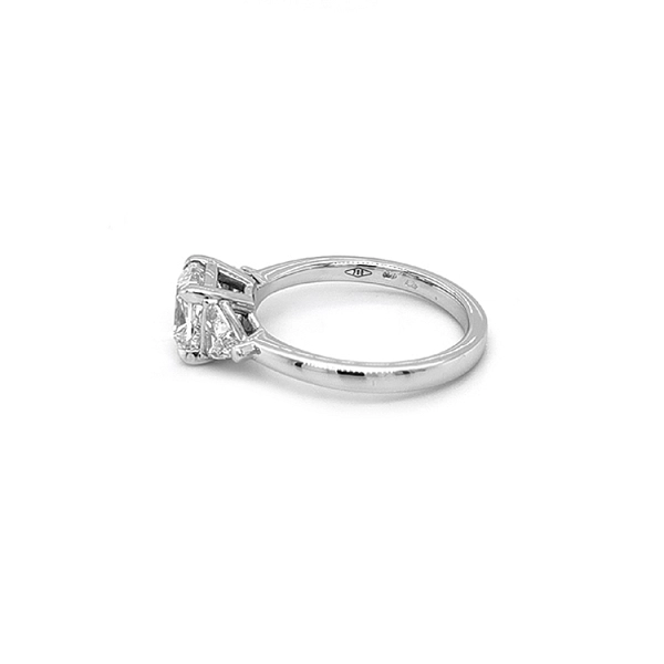 Zlatý Zásnubní Prsten s Diamanty