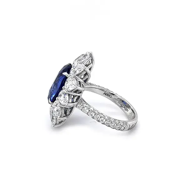 Zlatý Prsten se Safírem a Diamanty