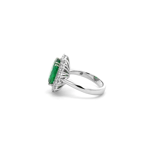 Gold Ring with Emerald and Diamonds