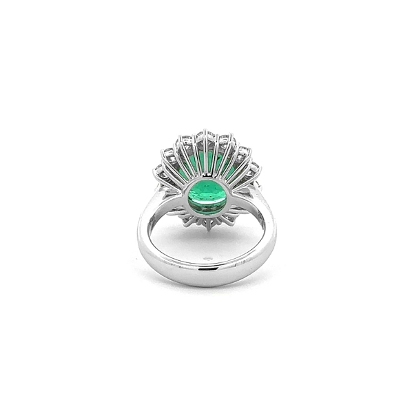 Gold Ring with Emerald and Diamonds