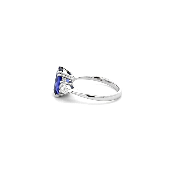 Zlatý Prsten s Tanzanitem a Diamanty