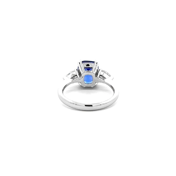 Zlatý Prsten s Tanzanitem a Diamanty