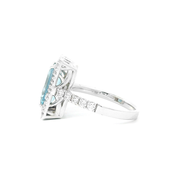 Harmony of Aquamarine and Diamonds in Luxury White Gold