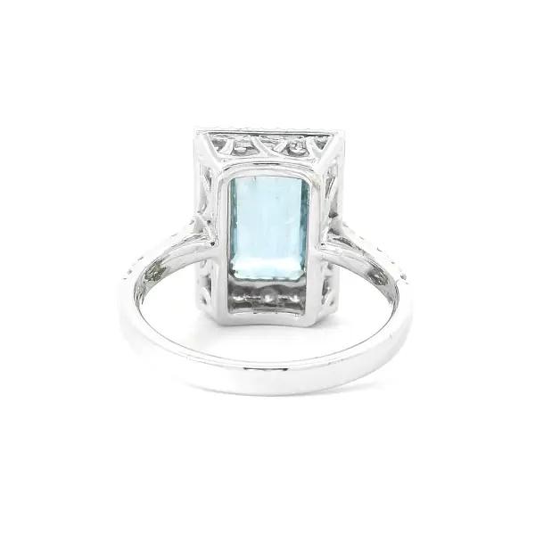 Harmonie Akvamarínu a Diamantů v Luxusním Bílém Zlatě