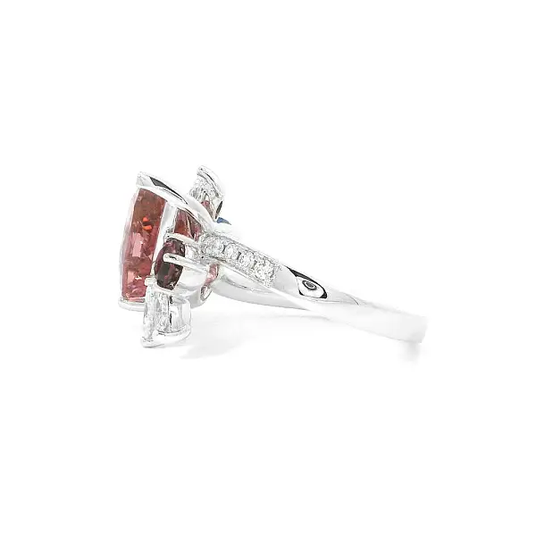 Elegantní Šperk s Růžovým Turmalínem, Safíry a Třpytem Diamantů