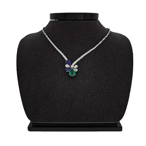 Zlatý Náhrdelník s Barevnými Drahokamy