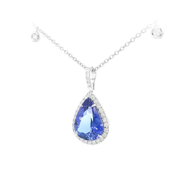 Elegantní Spojení Tanzanitu a Diamantů v Jedinečném Designu