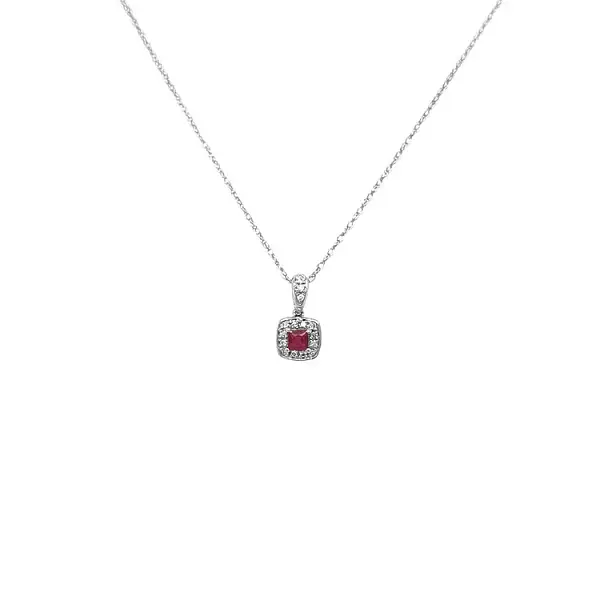 Rubínový přívěsek s diamanty z bílého zlata