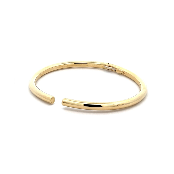 Modern Gold Bracelet with Emphasis on Lightness and Elegance
