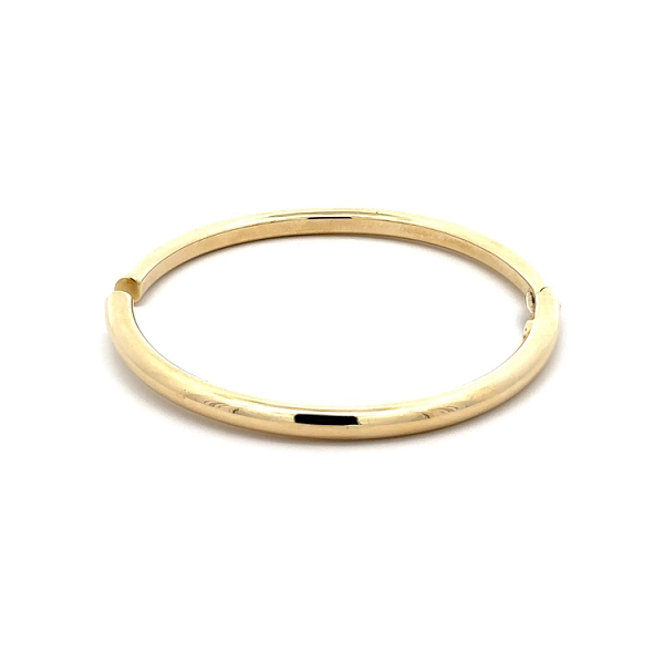 Modern Gold Bracelet with Emphasis on Lightness and Elegance