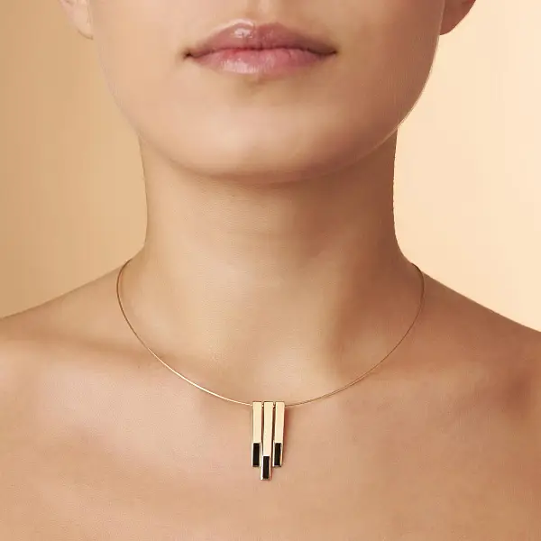 Zlatý Náhrdelník se Smaltem