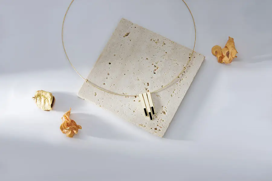 Zlatý Náhrdelník se Smaltem