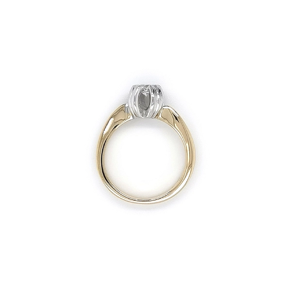 Ring with Zircon made of Combination Gold