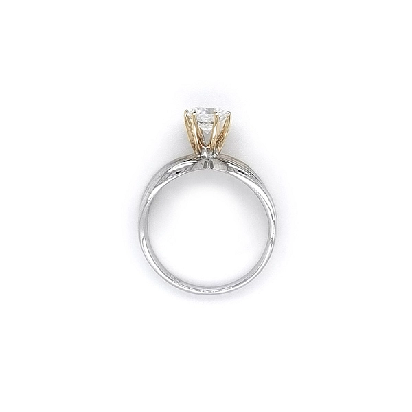 Ring with Zircon made of Combination Gold