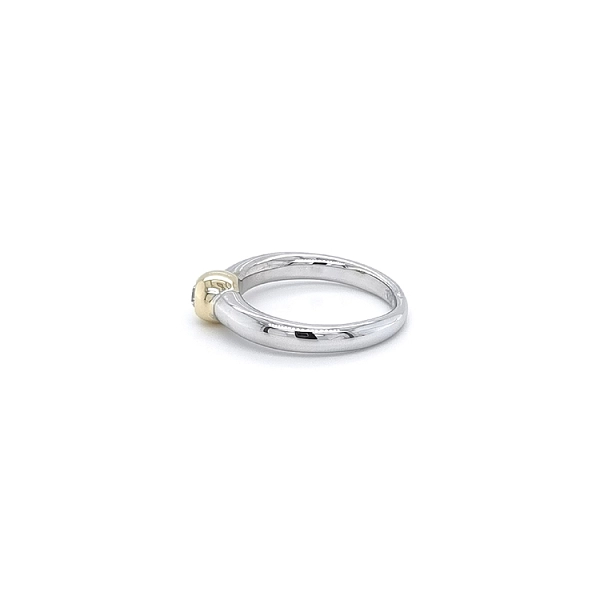 Ring with Zircon made of Combination Gold