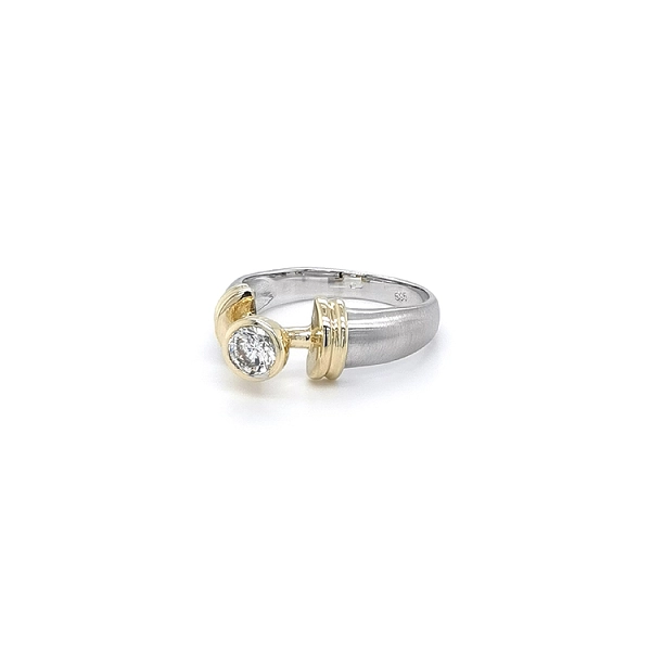 Ring with Zircon made of Combination Gold