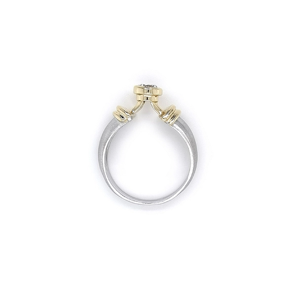 Ring with Zircon made of Combination Gold