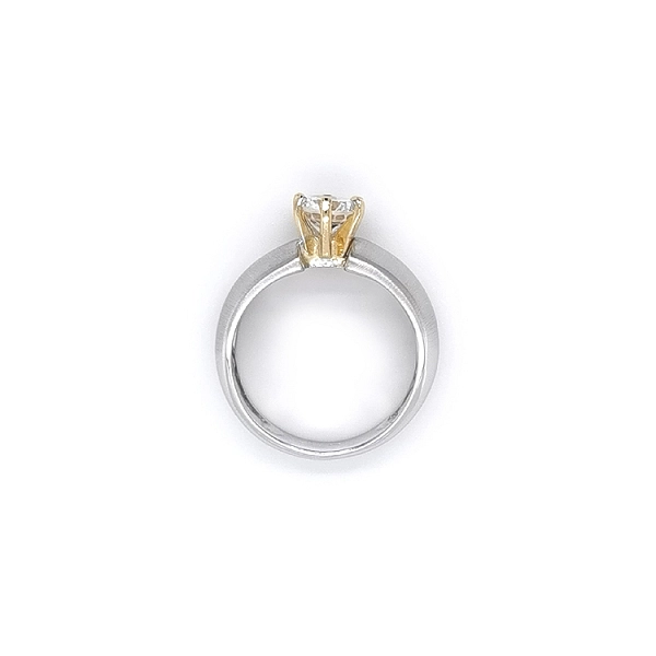 Engagement Ring with Zircon made of Combined Gold