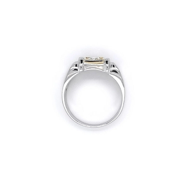 Ring with Zircon made of Combination Gold