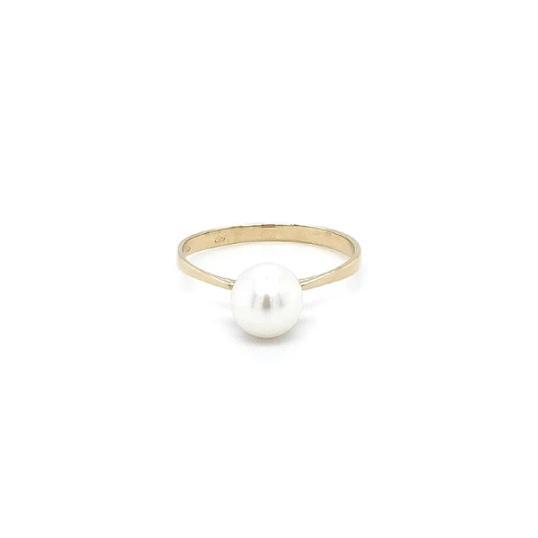 Gold Ring with Pearl