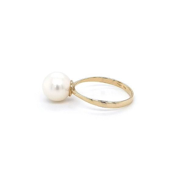 Gold Ring with Pearl