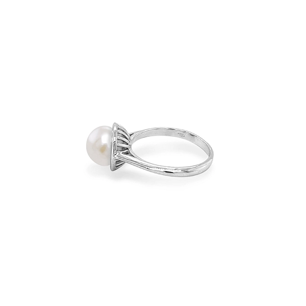 Gold Ring with Pearl