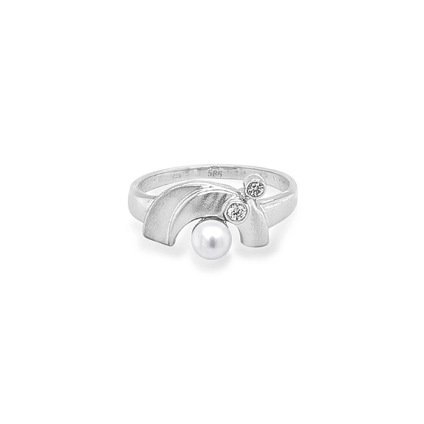 Gold Ring with Pearl and Zircones