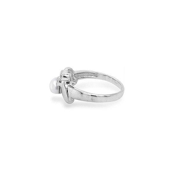 Gold Ring with Pearl and Zircones