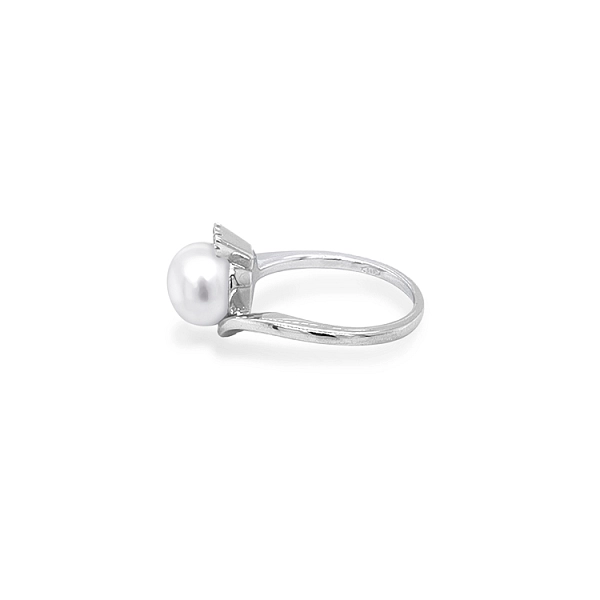 Gold Ring with Pearl and Zircones