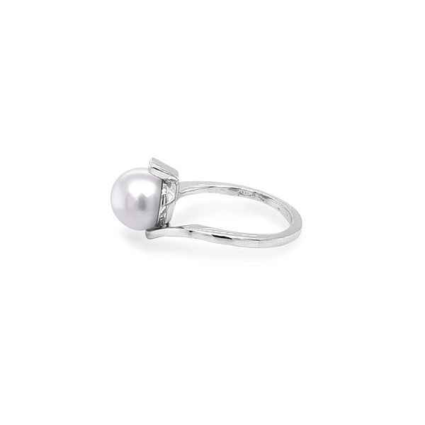Gold Ring with Pearl