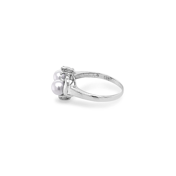Gold Ring with Pearl and Zircones
